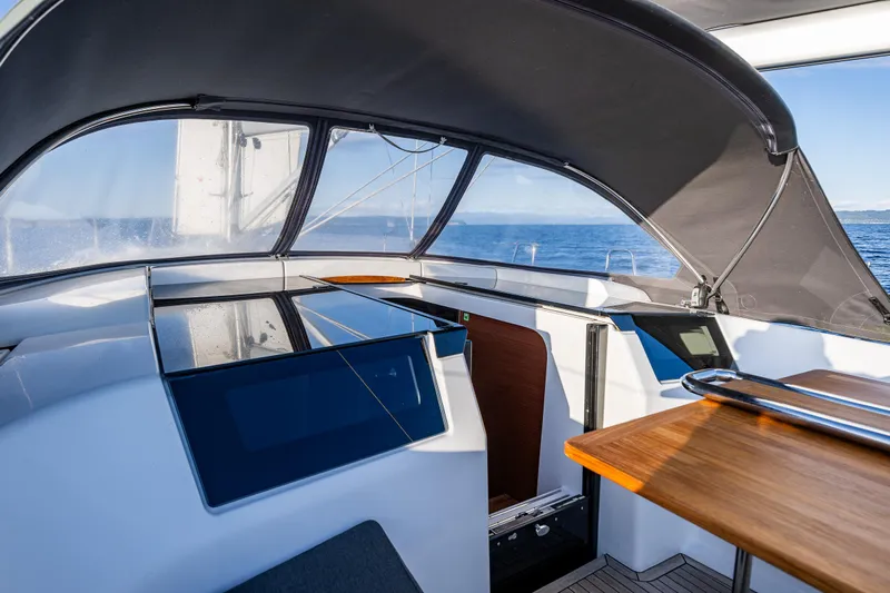 Dragon Fly Yacht Photos Pics 2019 Hanse 418 yacht cockpit with sleek design and ocean view.
