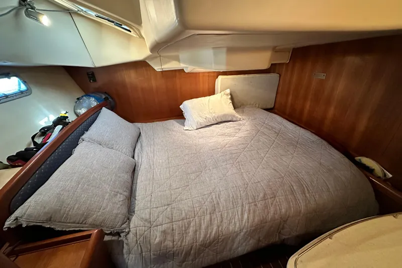 Solimar Yacht Photos Pics Cozy cabin interior of 2005 Hunter 41 AC sailboat with comfortable bedding.