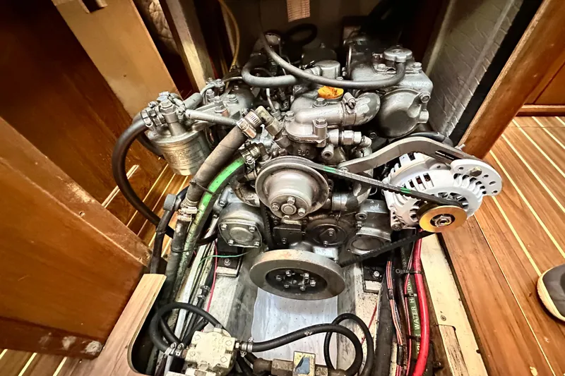 Solimar Yacht Photos Pics Engine compartment of a 2005 Hunter 41 AC sailboat, showcasing mechanical components.