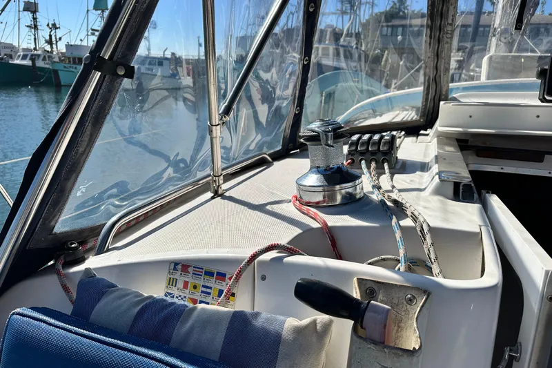 Solimar Yacht Photos Pics Cockpit of 2005 Hunter 41 AC sailboat with ropes and winch in marina.