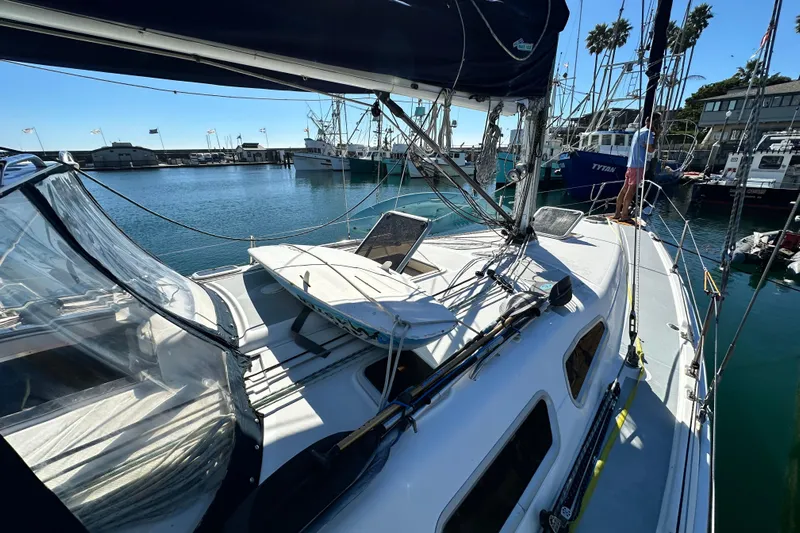 Solimar Yacht Photos Pics 2005 Hunter 41 AC sailboat docked in a marina, featuring a spacious deck and rigging.