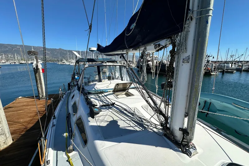 Solimar Yacht Photos Pics 2005 Hunter 41 AC sailboat docked at marina, clear blue sky, calm waters.