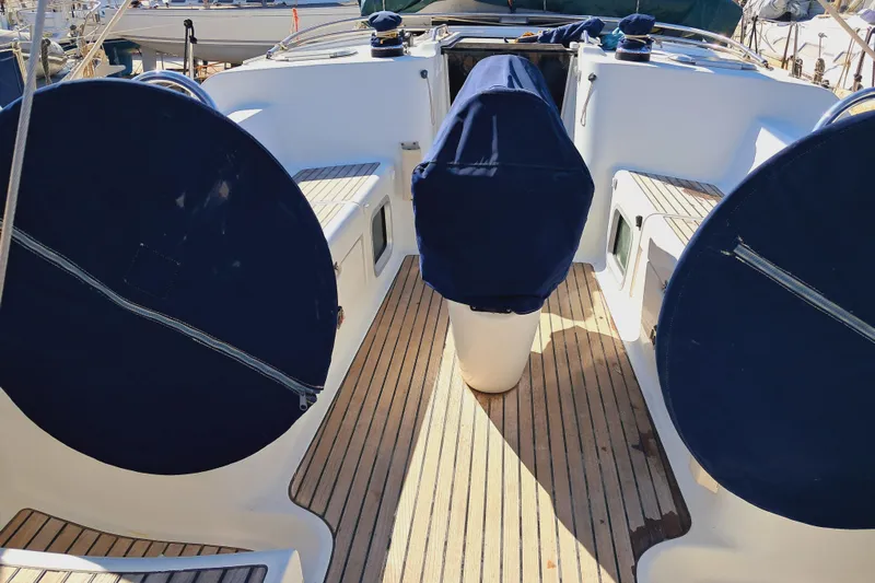  Yacht Photos Pics 2005 Jeanneau Sun Odyssey 40.3 yacht cockpit with blue covers and wooden deck.