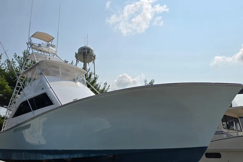  Yacht Photos Pics 1986 Ocean Yachts 55 Super Sport boat under clear sky, showcasing sleek design.