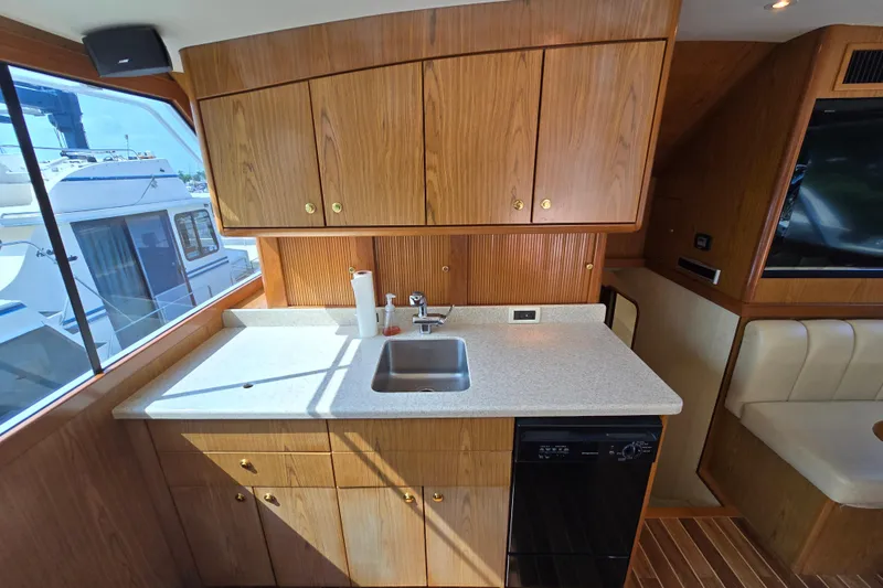  Yacht Photos Pics Interior of 1986 Ocean Yachts 55 Super Sport, featuring a compact kitchen area.