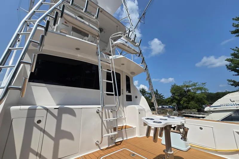  Yacht Photos Pics 1986 Ocean Yachts 55 Super Sport yacht with ladder and fishing station under clear sky.