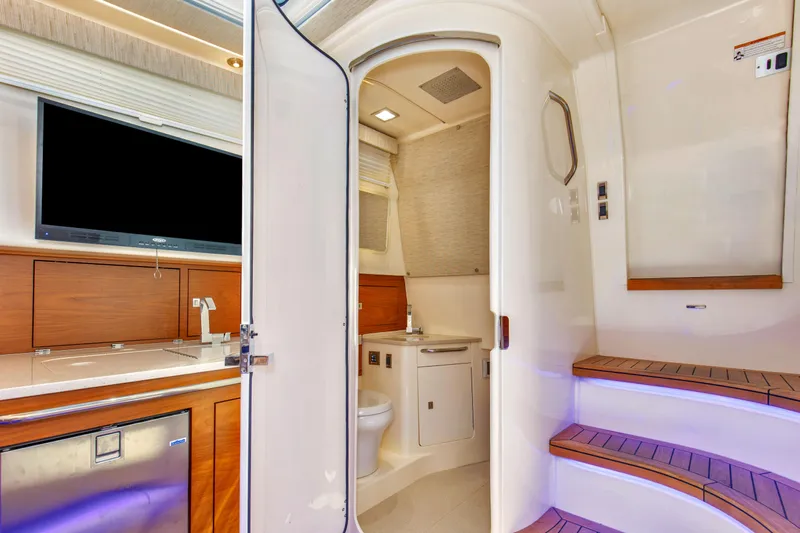 Da Wetta Da Betta Yacht Photos Pics 2021 Boston Whaler 420 Outrage _Da_ Wetta Da_ Betta_ Cabin