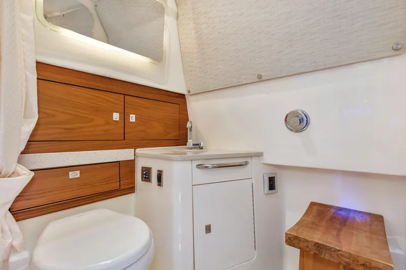 Da Wetta Da Betta Yacht Photos Pics 2021 Boston Whaler 420 Outrage _Da_ Wetta Da_ Betta_ Cabin