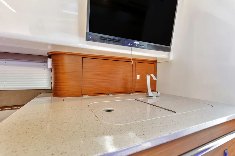 Da Wetta Da Betta Yacht Photos Pics 2021 Boston Whaler 420 Outrage _Da_ Wetta Da_ Betta_ Cabin