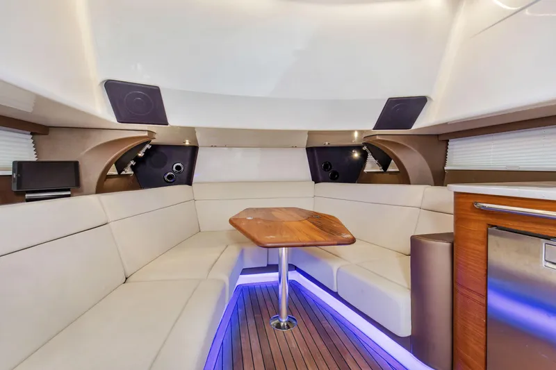 Da Wetta Da Betta Yacht Photos Pics 2021 Boston Whaler 420 Outrage _Da_ Wetta Da_ Betta_ Cabin