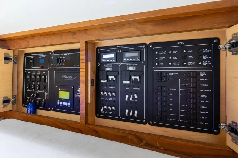 Da Wetta Da Betta Yacht Photos Pics 2021 Boston Whaler 420 Outrage _Da_ Wetta Da_ Betta_ Breakers