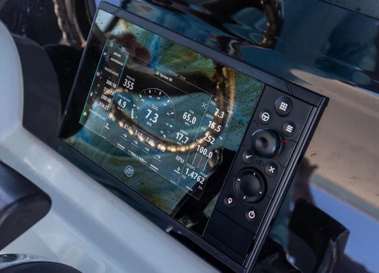 Da Wetta Da Betta Yacht Photos Pics 2021 Boston Whaler 420 Outrage _Da_ Wetta Da_ Betta_ Electronics