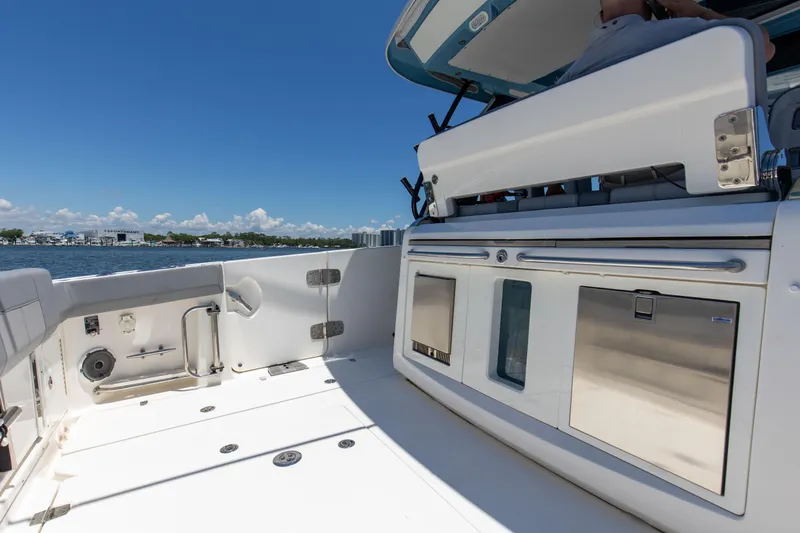 Da Wetta Da Betta Yacht Photos Pics 2021 Boston Whaler 420 Outrage _Da_ Wetta Da_ Betta_ Deck