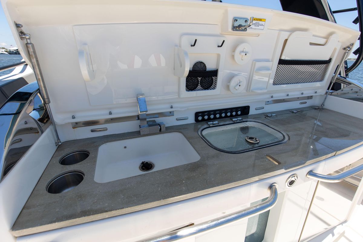 2021 Boston Whaler 42 