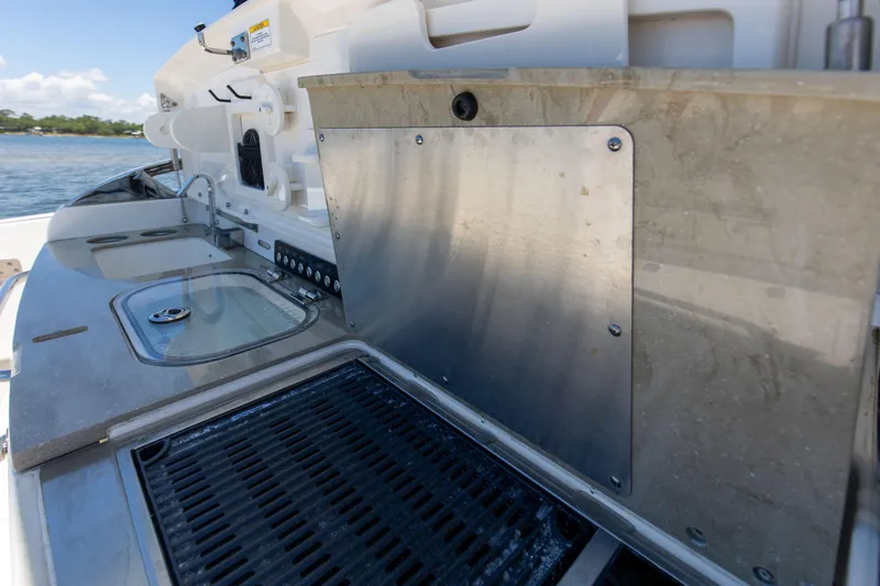 Da Wetta Da Betta Yacht Photos Pics 2021 Boston Whaler 420 Outrage _Da_ Wetta Da_ Betta_ Deck