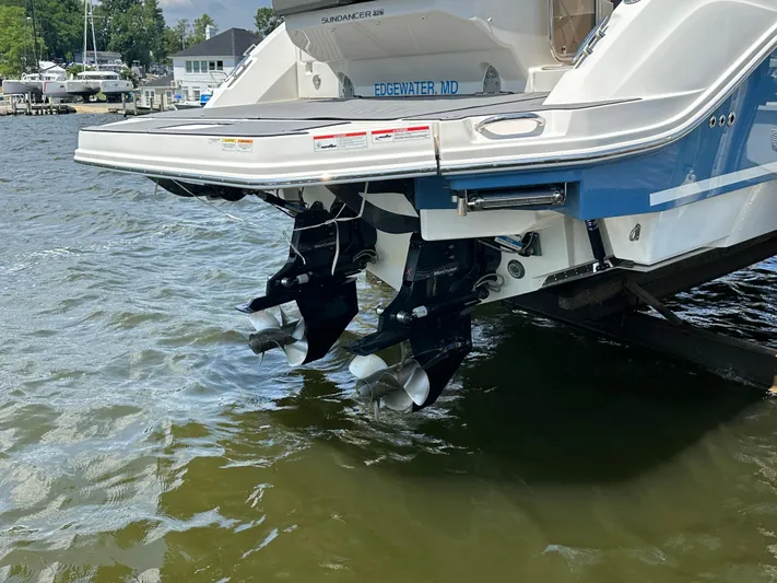  Yacht Photos Pics 2021 Sea Ray 320 Sundancer boat stern with dual propellers in water.