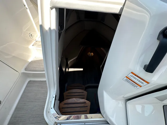  Yacht Photos Pics Entrance to cabin of 2021 Sea Ray 320 Sundancer boat, showing interior steps.