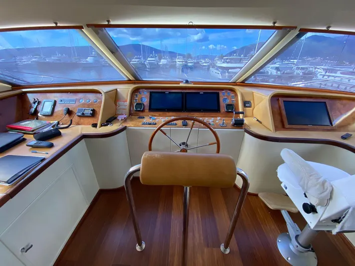 Ariana Yacht Photos Pics 