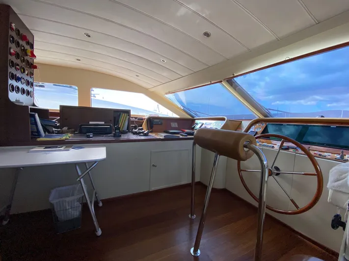 Ariana Yacht Photos Pics 2007 MENGI YAY