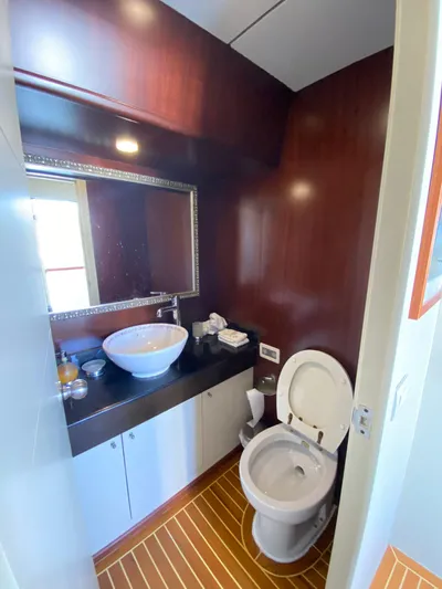 Ariana Yacht Photos Pics 