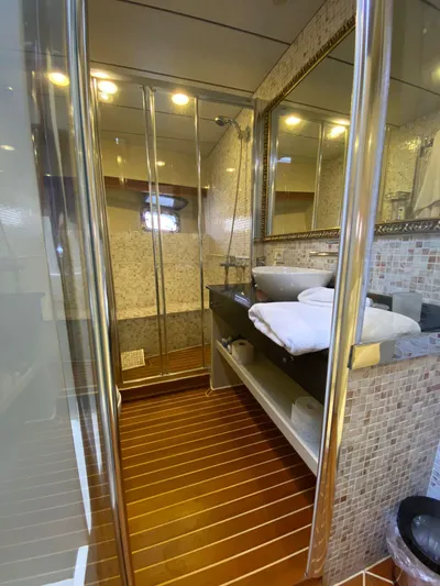 Ariana Yacht Photos Pics 