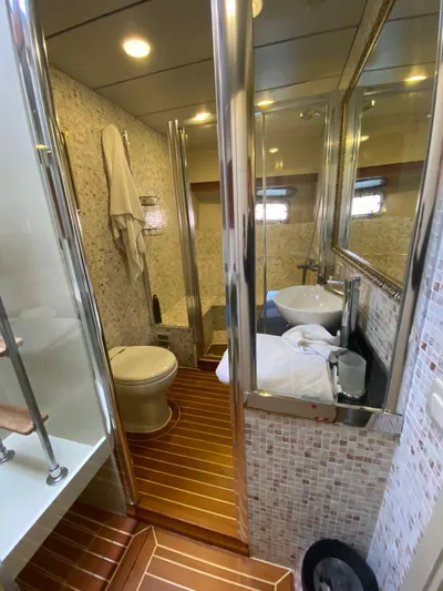 Ariana Yacht Photos Pics 