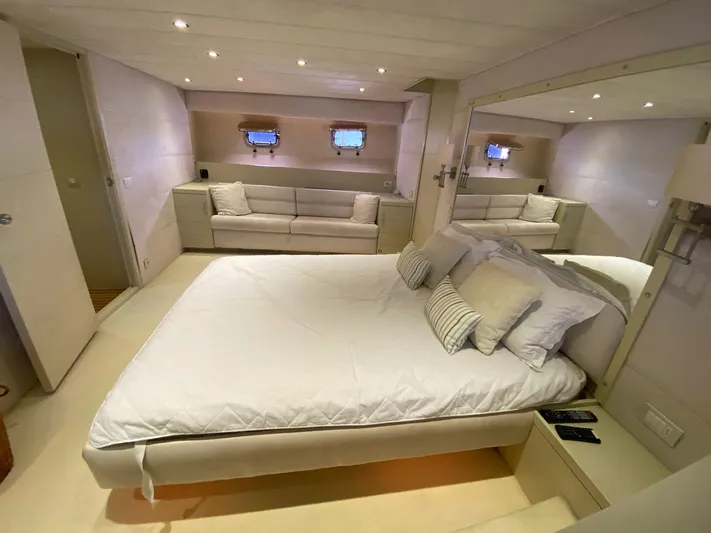 Ariana Yacht Photos Pics 