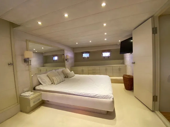 Ariana Yacht Photos Pics 