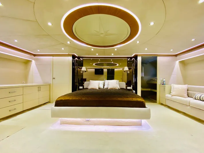 Ariana Yacht Photos Pics 