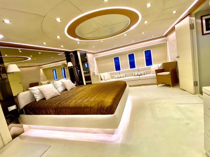 Ariana Yacht Photos Pics 