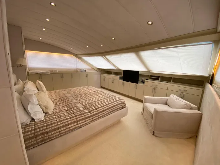 Ariana Yacht Photos Pics 