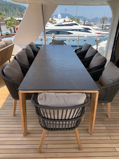 Ariana Yacht Photos Pics 