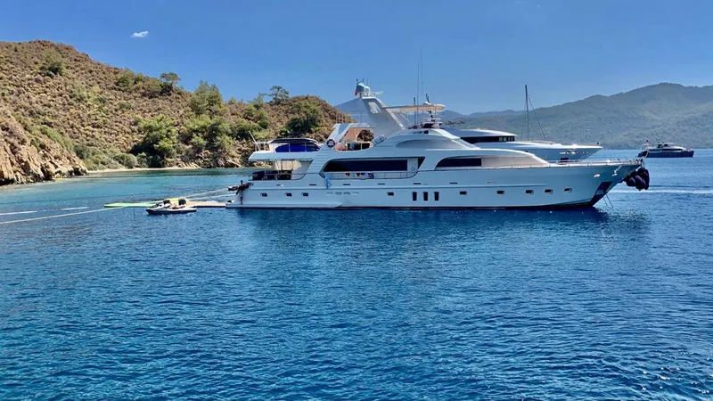 Ariana Yacht Photos Pics 