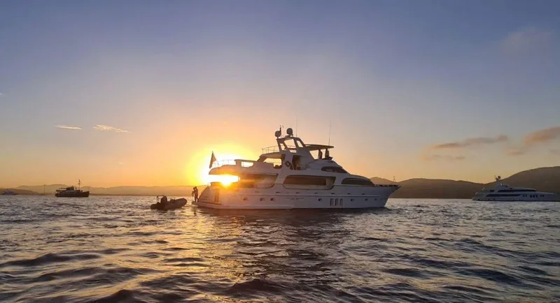 Ariana Yacht Photos Pics 