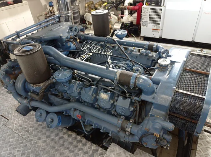 Ariana Yacht Photos Pics 