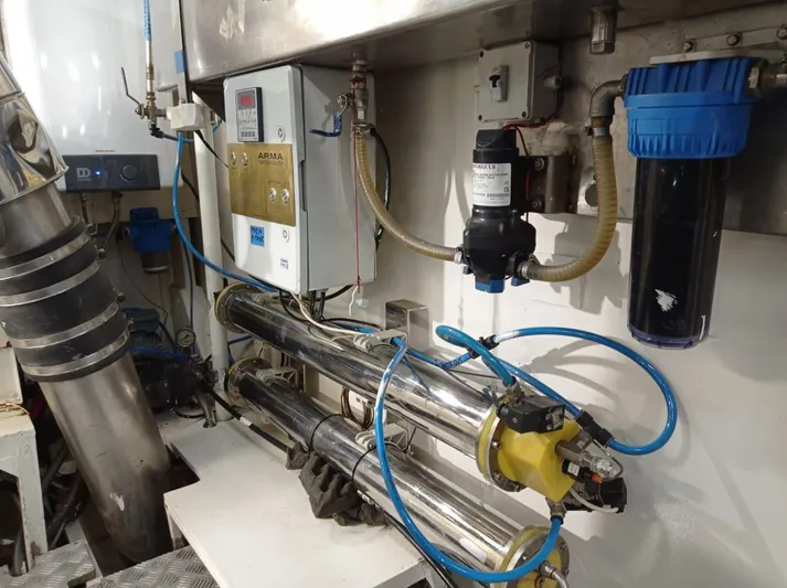 Ariana Yacht Photos Pics 