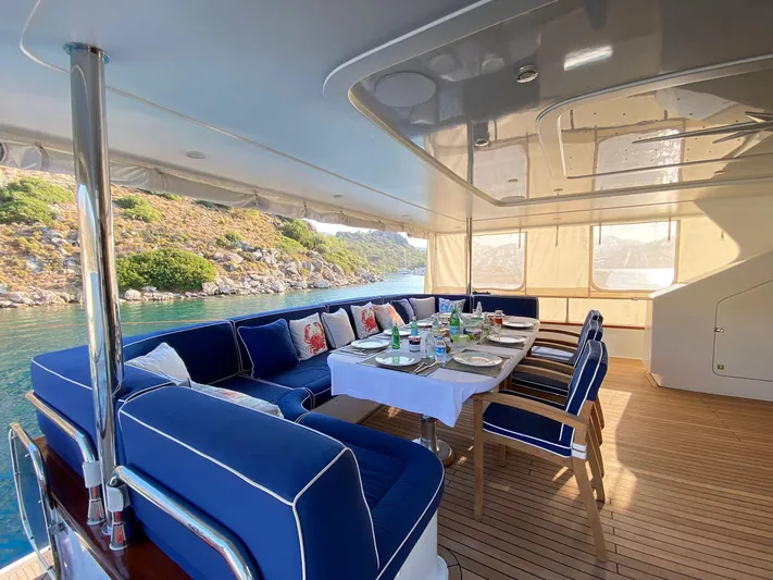 Ariana Yacht Photos Pics 