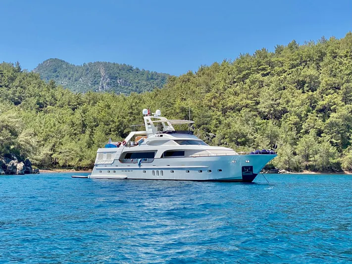 Ariana Yacht Photos Pics 