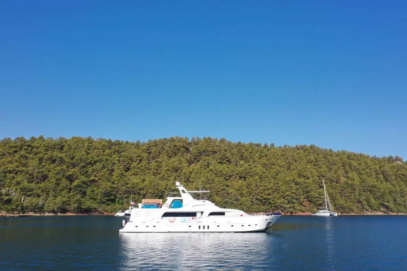 Ariana Yacht Photos Pics 