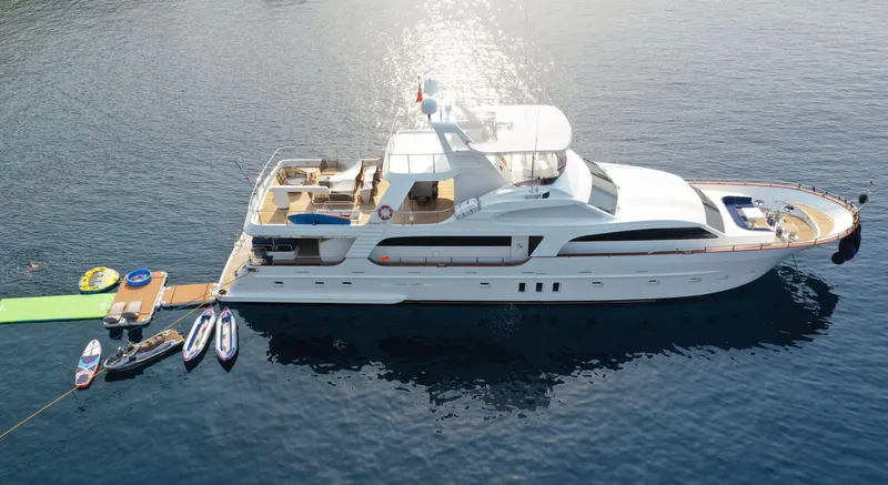 Ariana Yacht Photos Pics 