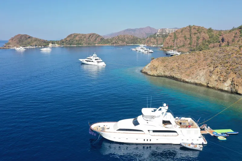 Ariana Yacht Photos Pics 