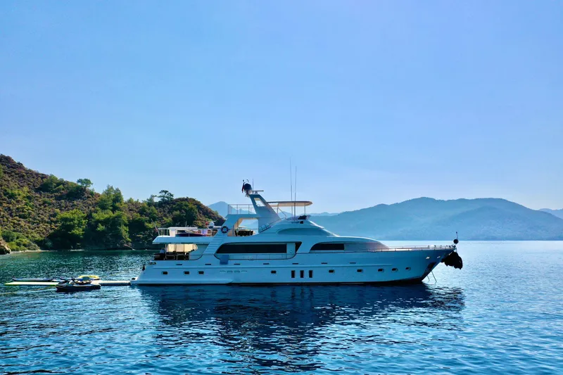 Ariana Yacht Photos Pics 
