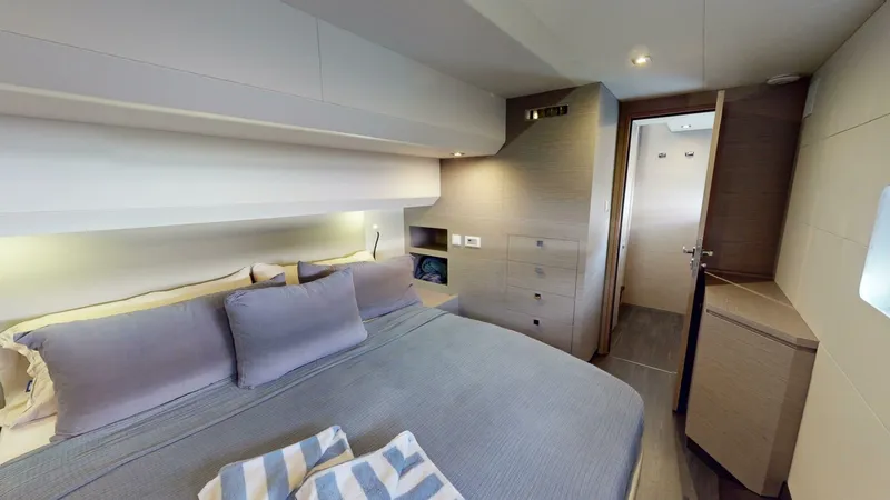 Pheonix Yacht Photos Pics Master suite 2022 Fountaine Pajot MY6 yacht