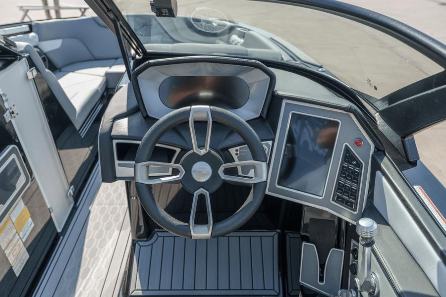 2022 MasterCraft XT22