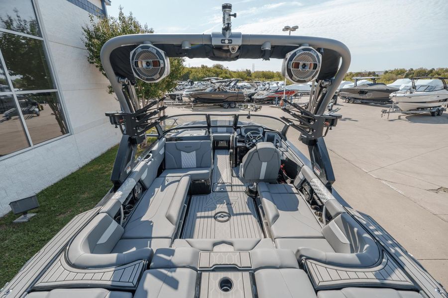 2022 MasterCraft XT22