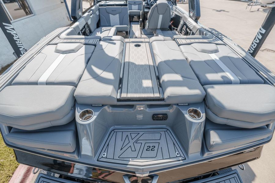 2022 MasterCraft XT22