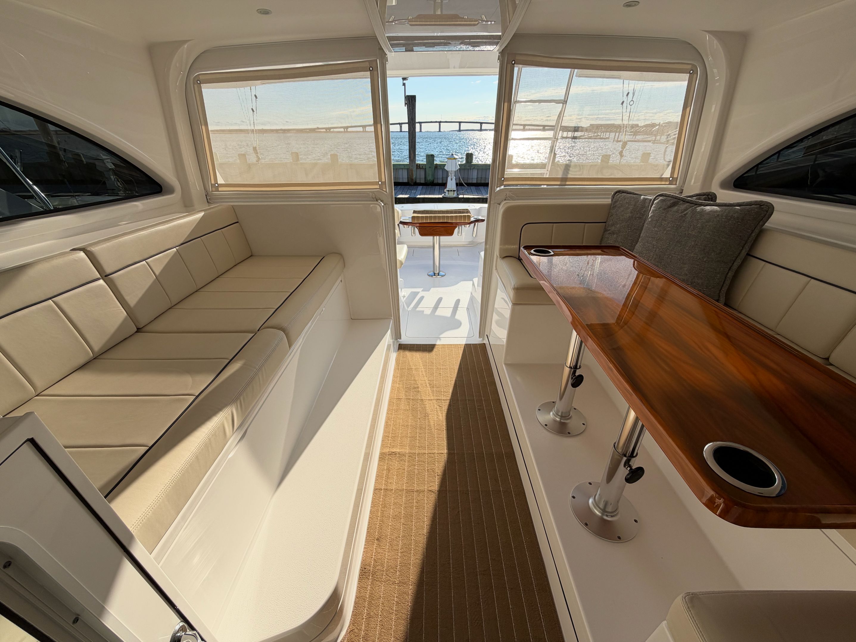 Yacht Photo 18