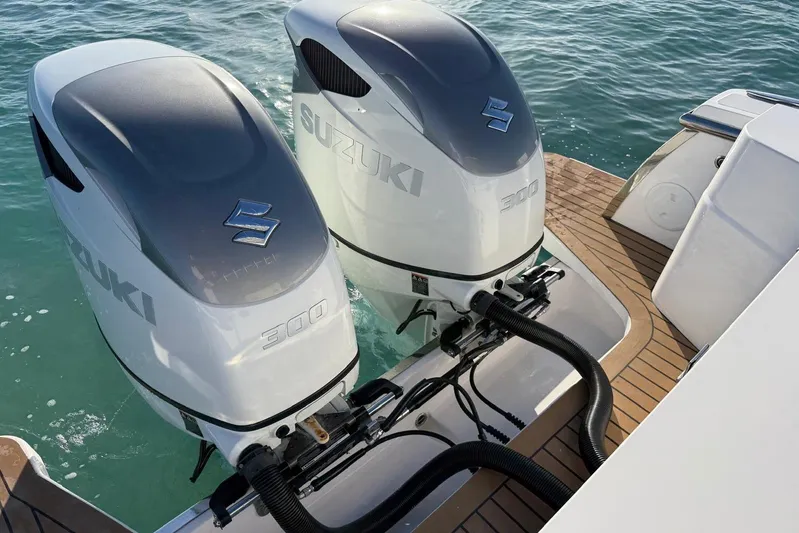  Yacht Photos Pics Twin Suzuki 300 outboard engines on a 2022 Southport 30 FE boat.