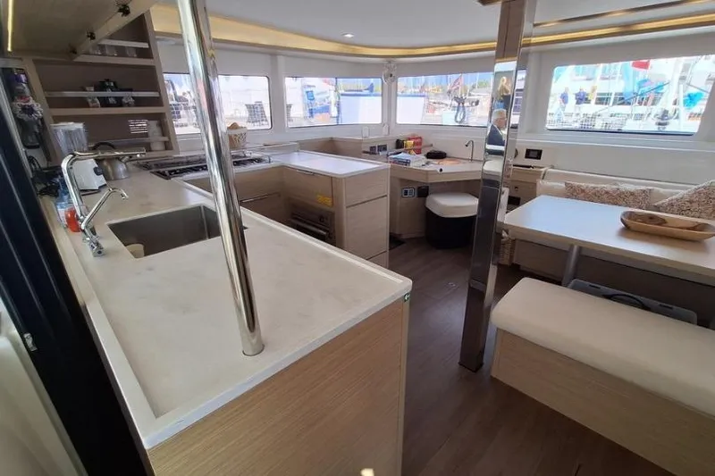  Yacht Photos Pics Lagoon 46 de 2024