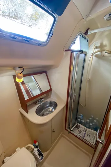  Yacht Photos Pics 2006 Hunter 41 DS yacht bathroom with sink, mirror, and shower.